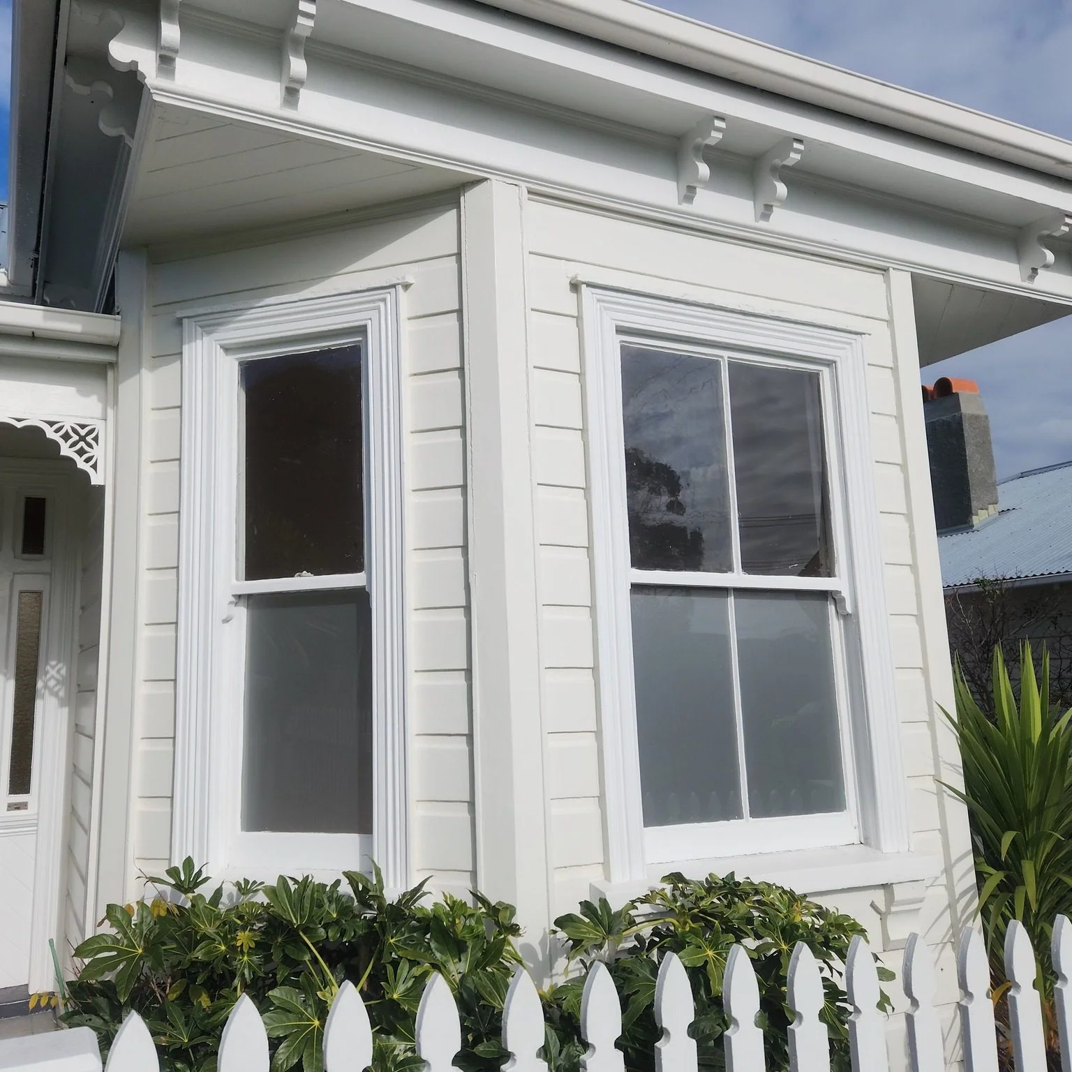 Install house frosting film with low maintenance privacy solutions